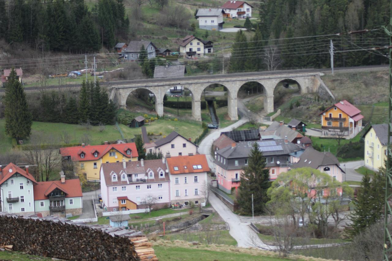 Fruehstueckspension Gasthof Gesslbauer Hotel Steinhaus am Semmering ภายนอก รูปภาพ